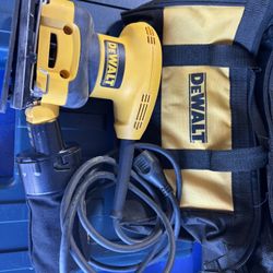 DeWalt 1/4 Sheet Palm Sander