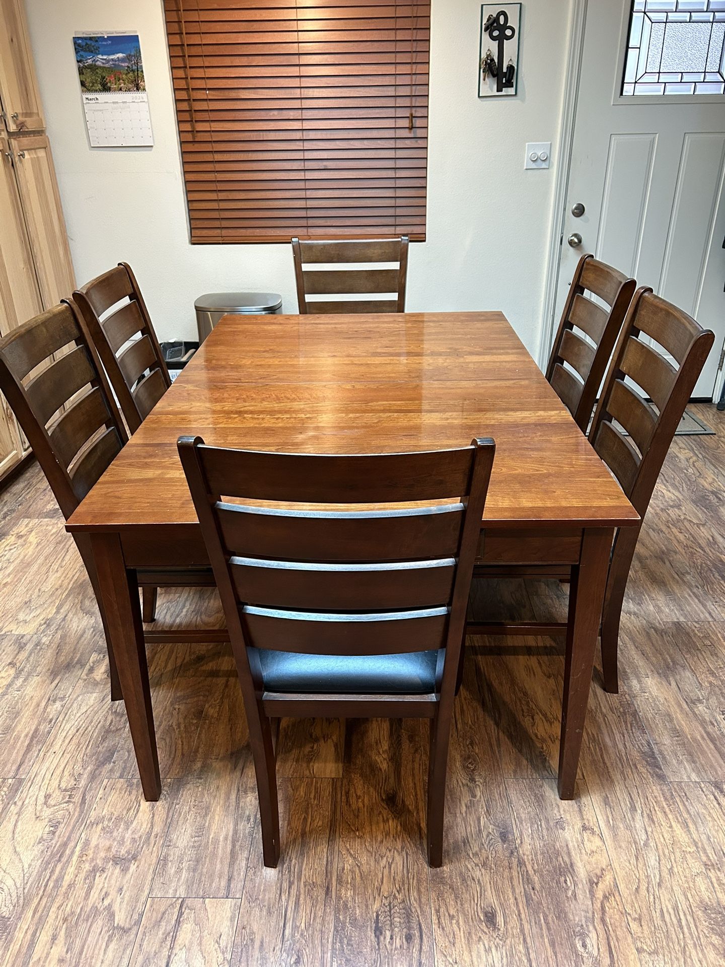 Ethan Allen Dining Table with Two Leaves & six chairs $140 OBO