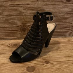 D ❤️ Black Heels (size 7)