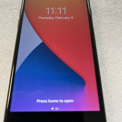 iPhone 7 FactoryUnlocked any carrier 32 GB great condition