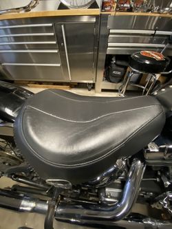 Harley Davidson soft tail solo seat