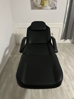 Esthetician / lash Bed