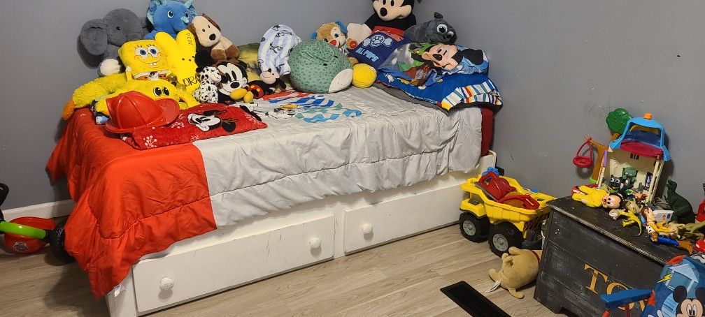 Solid Wood Twin Bed