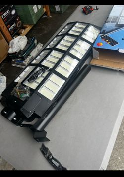 BRAND NEW BIG  18000  WATTS  SOLAR Street Light Outdoor waterproof for COMMERCIAL or HOME USE      IF YOU ARE INTERESTED SEND ME A MESSAGE. THANKS   N