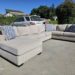 Excellent Huge Sectional Sofa 💥 FREE DELIVERY 💥 