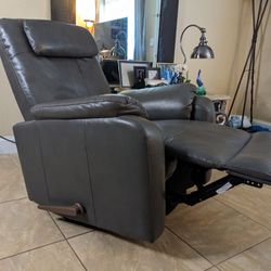 Rocking Recliner In Excellent Condition!