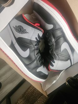 Jordan 1 Fire Red Mids