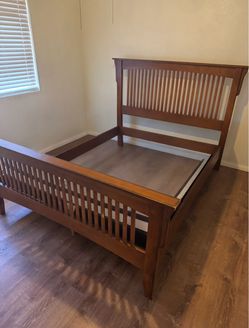 Queen size bed frame/ cama  Queen size