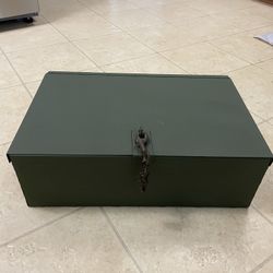 RUST FREE!! Heavy Steel Storage Box