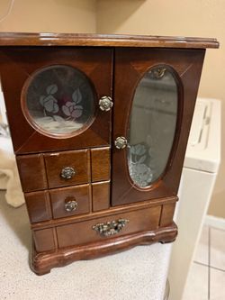 Jewelry cabinet