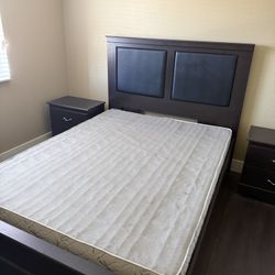 Queen Bed Room 