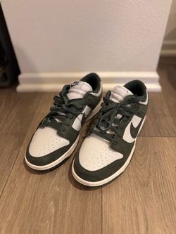 Size 9 Nike dunks lows