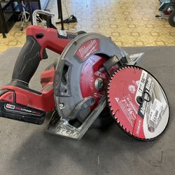 Milwaukee Circular Saw W/ Xtra Blade