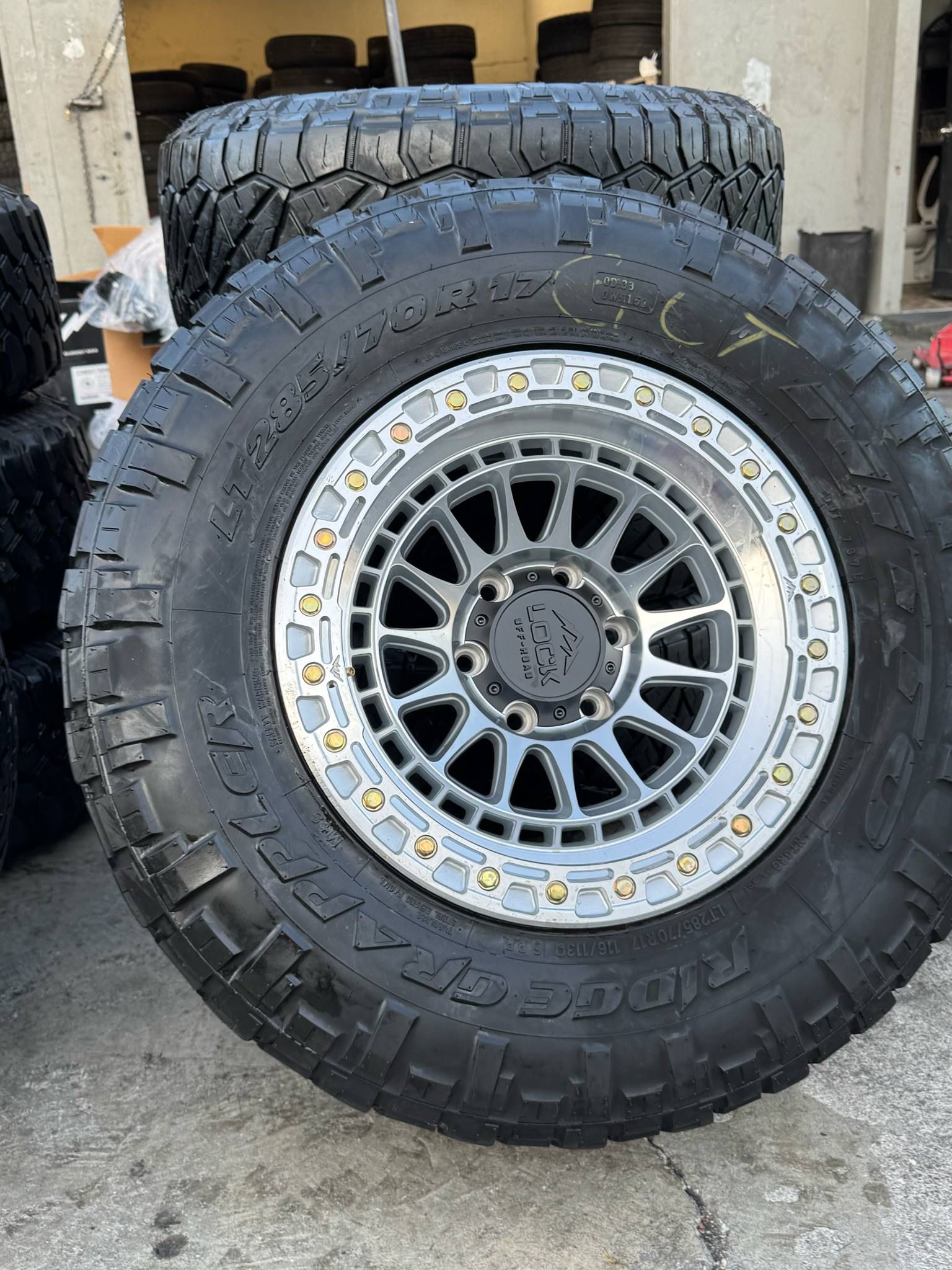 🔥📲Vendo Rines Nuevos 17x9 De 6 Birlos Con Llantas 285/70/R17 Nitto Grapler