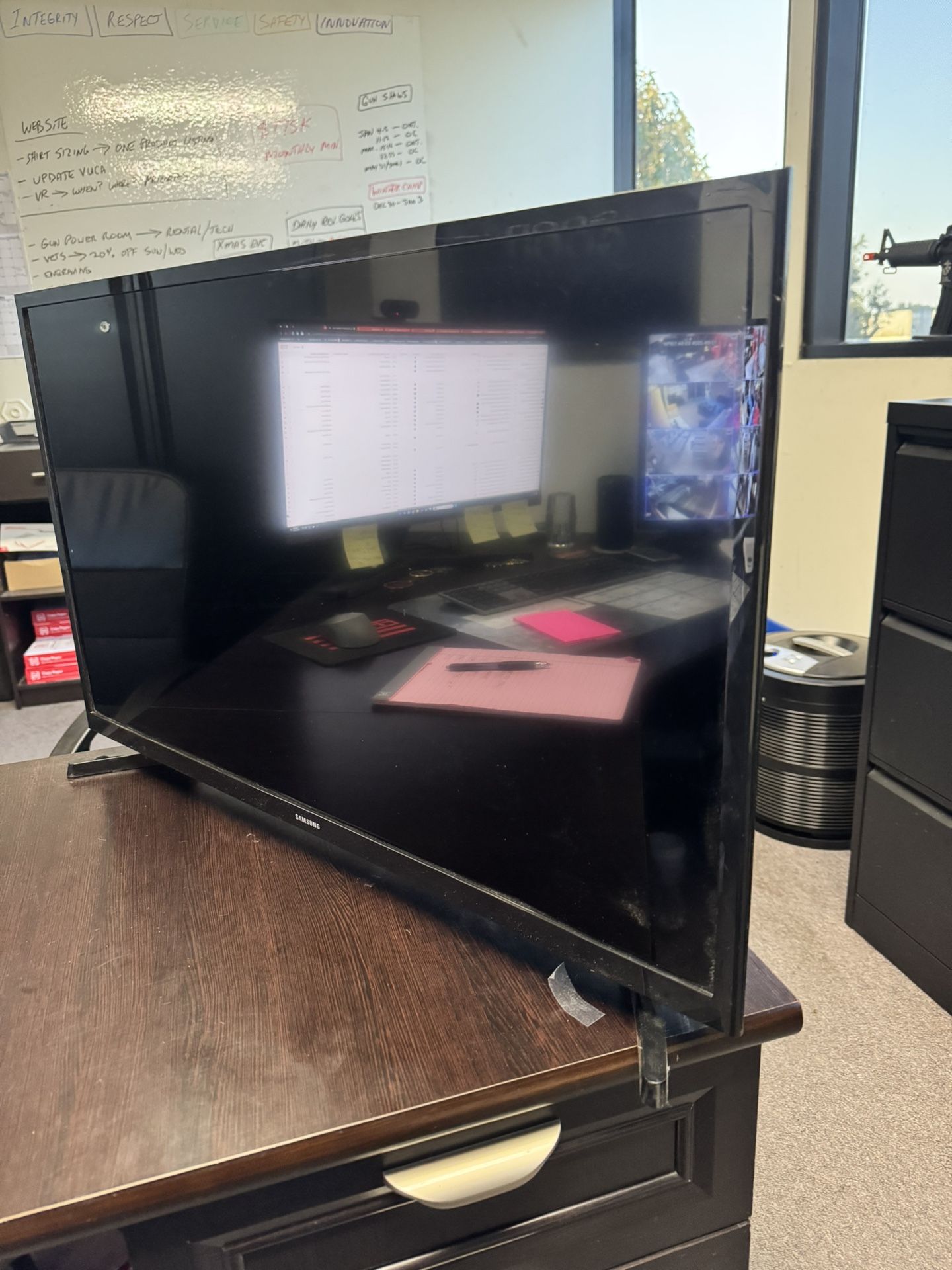 Samsung 32” monitor
