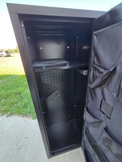 Gun safe with accessories