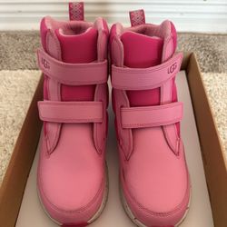 Girl Ugg boots