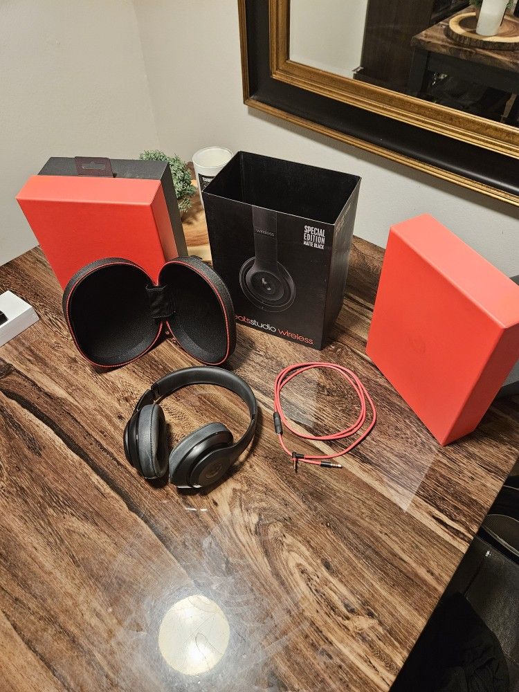 Dre Beats Wireless Headphones - Model B0501