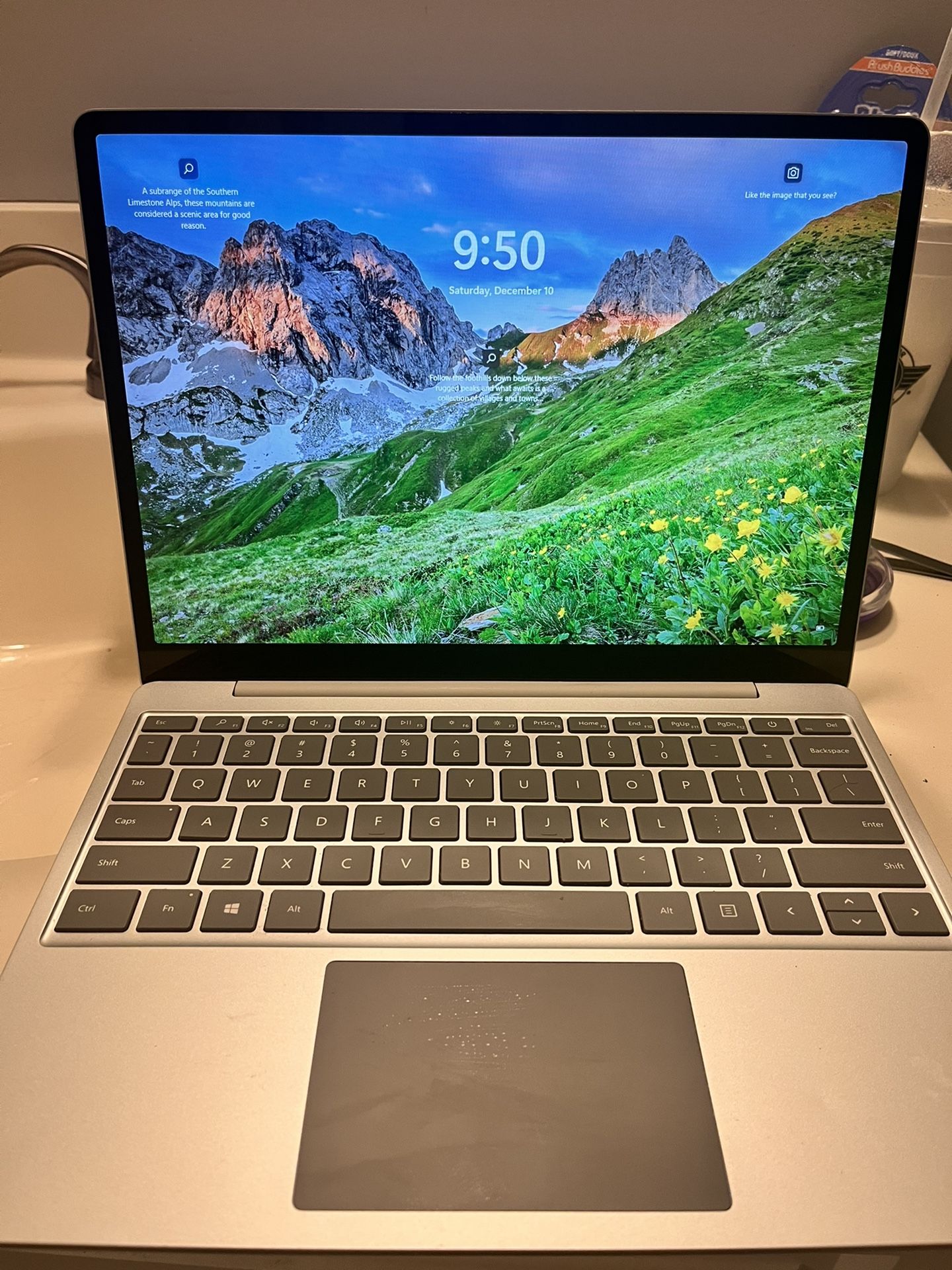 Microsoft Surface Laptop Go