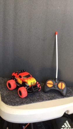 Collectible 1/43 scale mini off-road remote control monster truck