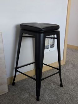 4 black bar stools