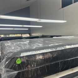 KING SIZE SEALY POSTUREPEDIC (SOFT) MATTRESS & BOX SPRINGS BED SET