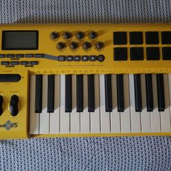 M-audio Axiom 25