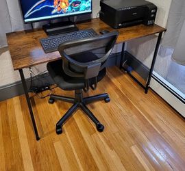 Computer desk