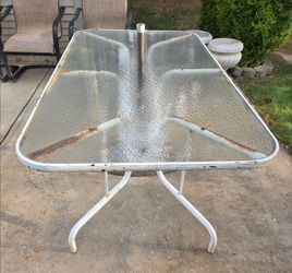 FREE - Outdoor Patio Table