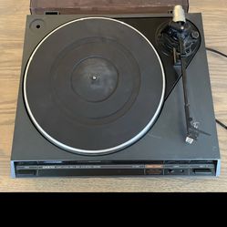 Onkyo Quartz Locked Direct Drive Auto-Return Turntable. Mode CP-1036A. TESTED.