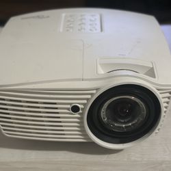 Optoma  DAEHHGUST Full 1080P Short Through Projector