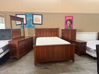 Cherry Wood Bedroom Set with Dresser and Nightstand