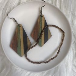 Pair of boho chic neutral tone dangle earrings and bead bracelet