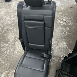 2022 Ford Explorer Middle seat