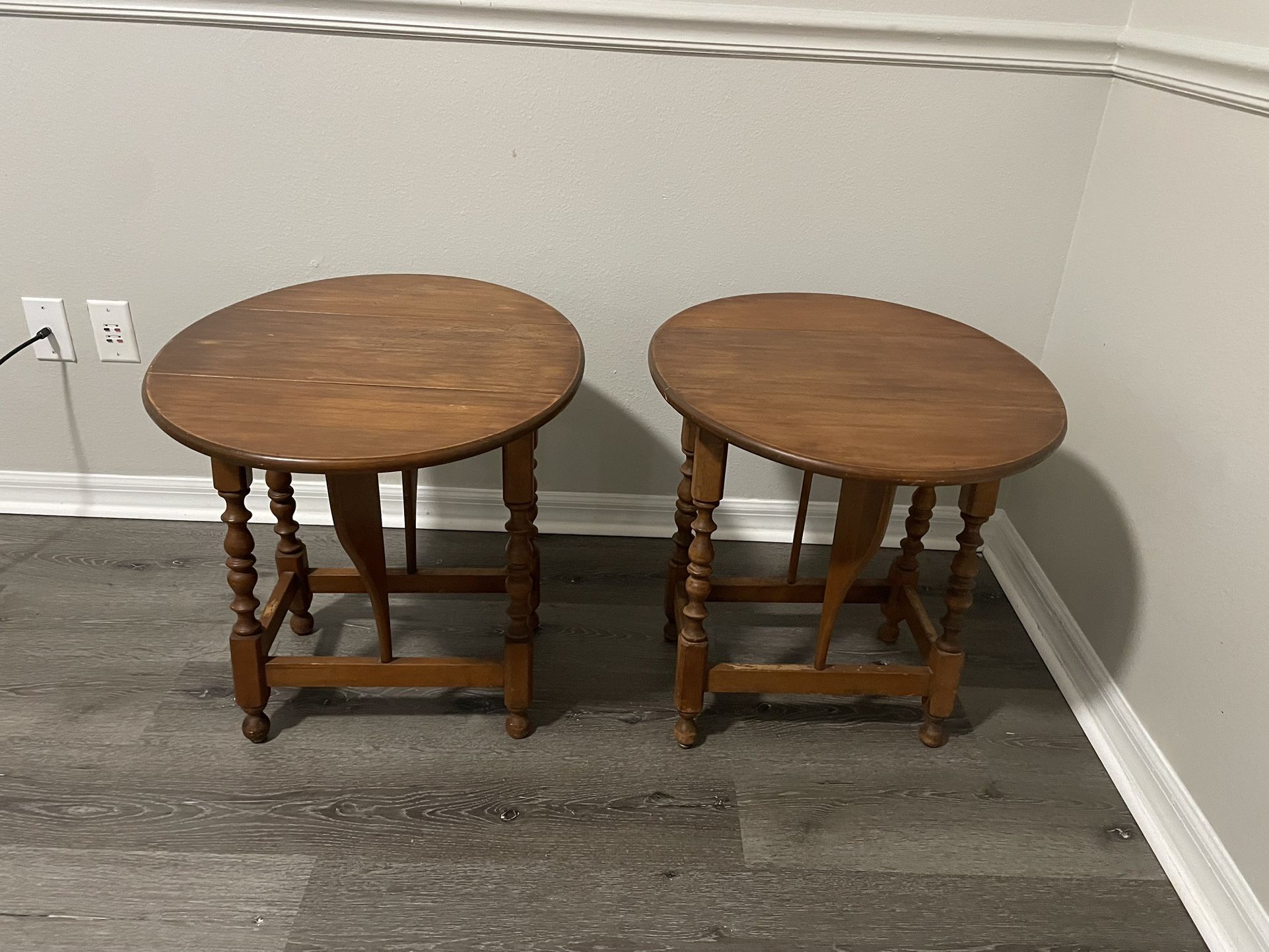 2 Vintage Lambert Hitchcock Maple Butterfly Side Tables