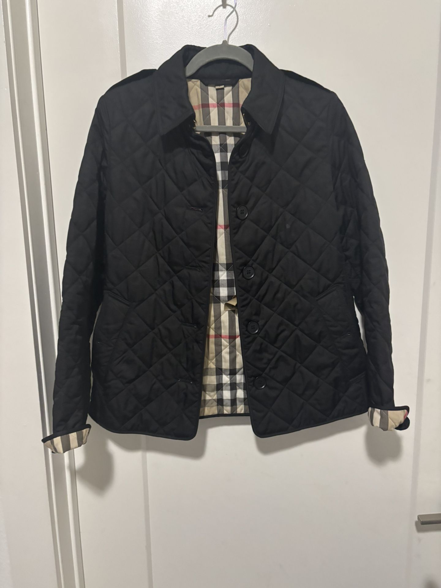 Gorgeous Women’s Burberry Quilted Jacket Size Small