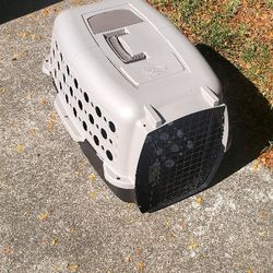 dog crate used only once to take cat to a vet.