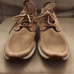 Women's Puma Shoes sz 9