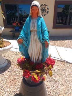mother Mary statue