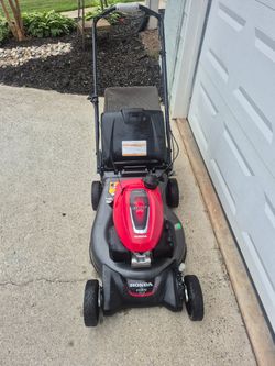 Lawnmower Honda HRN216 Gas Lawn Mower