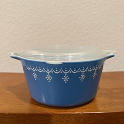 Vintage Pyrex 473 Blue White Snow Flake Garland Casserole Dish Milk Glass Antique