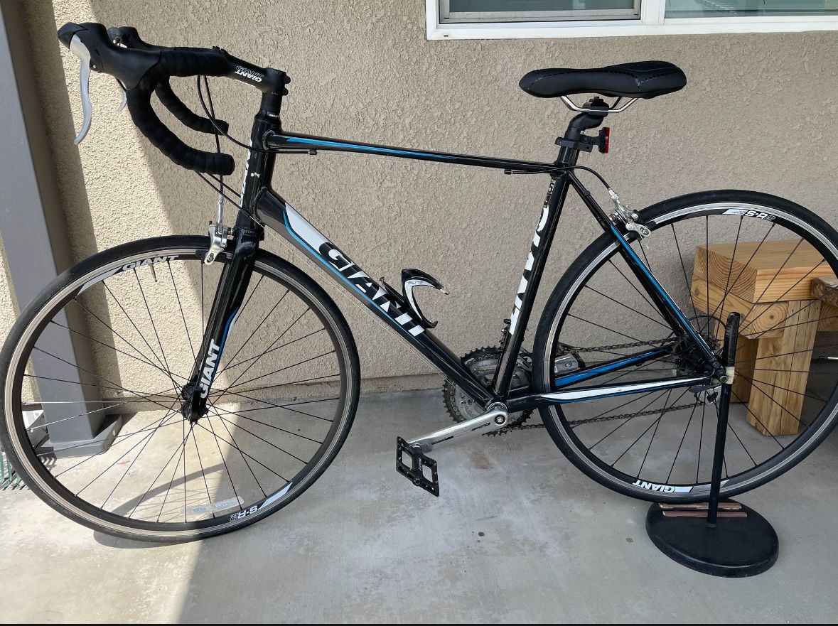 Giant Road Bike, Model Defy, Size ML