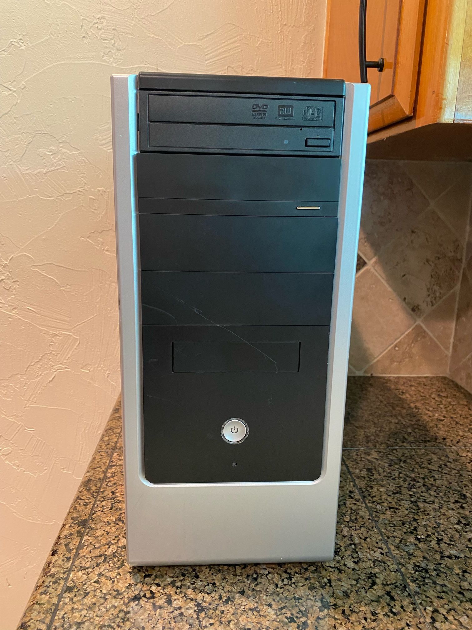 Dell 660 Custom Tower with 1 GB Graphics 256 GB SSD and HDMI