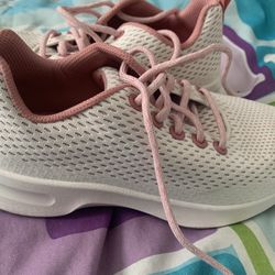 Women’s Sneakers Size 8