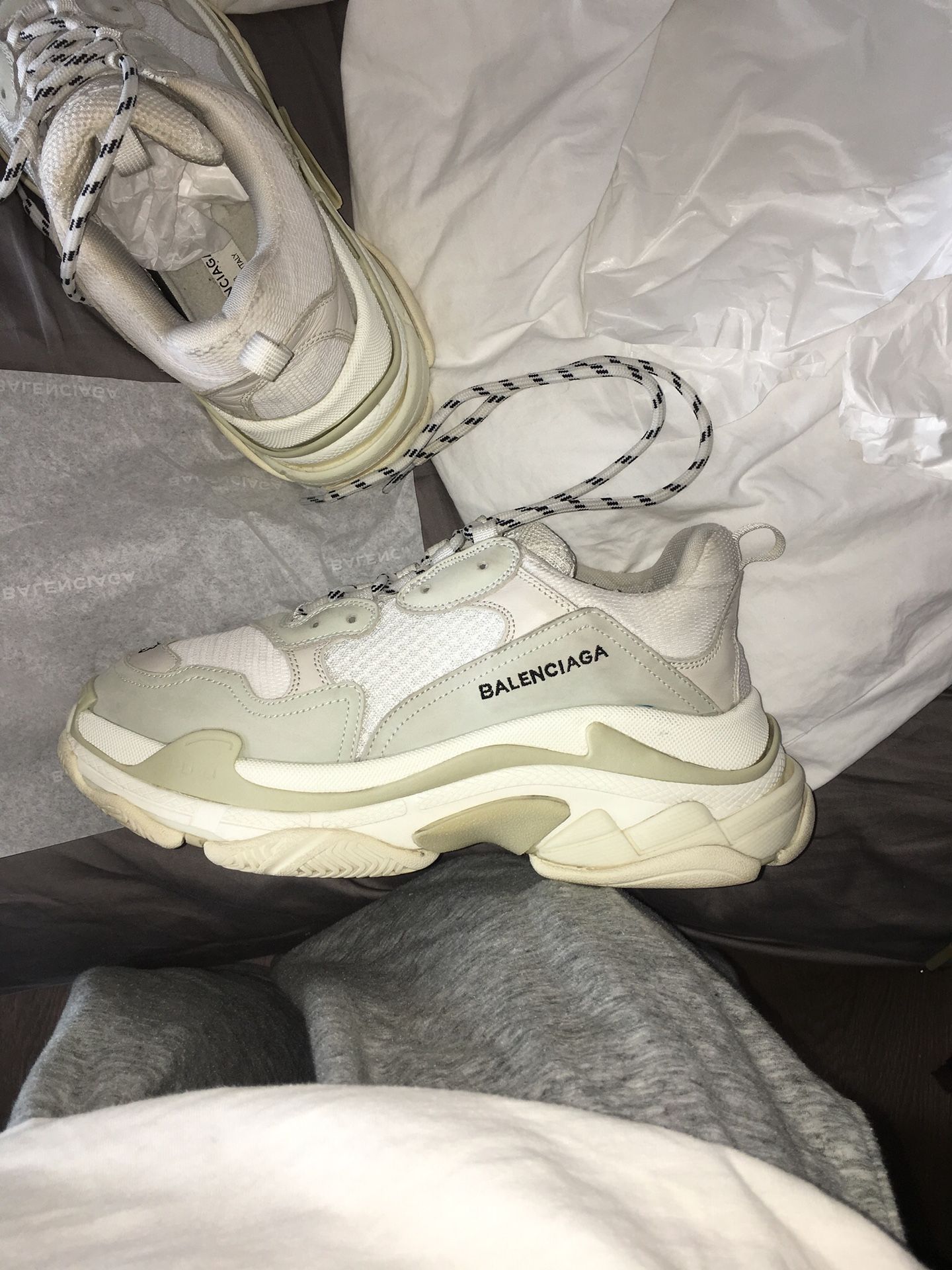 Cream Triple S balenciaga
