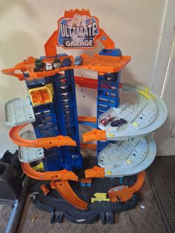 Hot Wheels Ultimate Garage Track $15