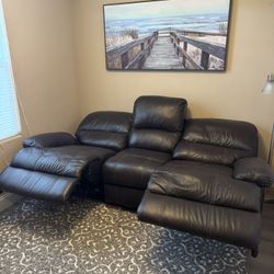 Leather Reclining Sofa – Excellent Condition – Clean – Must See