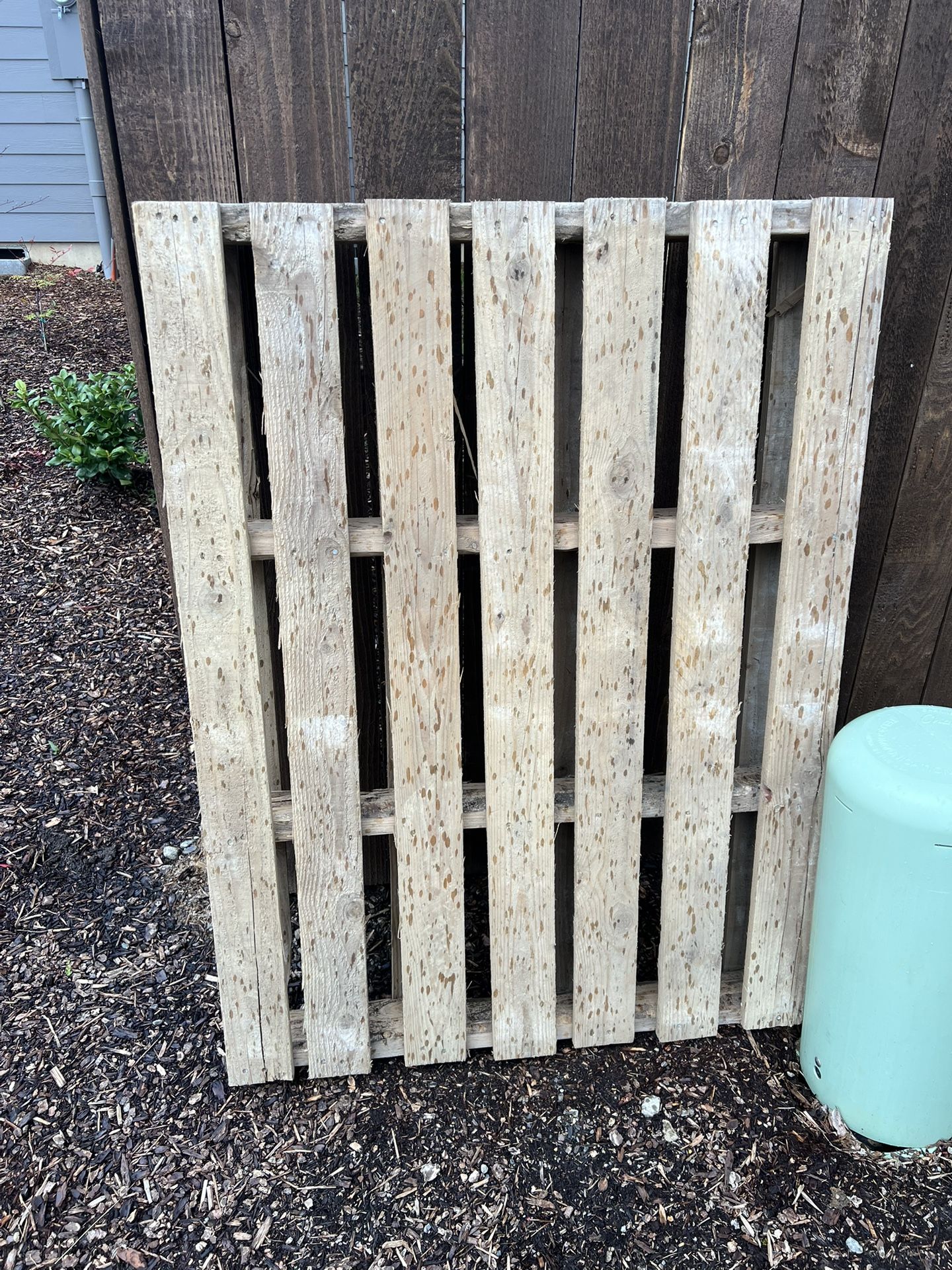 2 Free Pallets