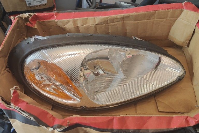 05 PT Cruiser Headlight Left & Right 