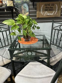 Glass table with 4 Chairs